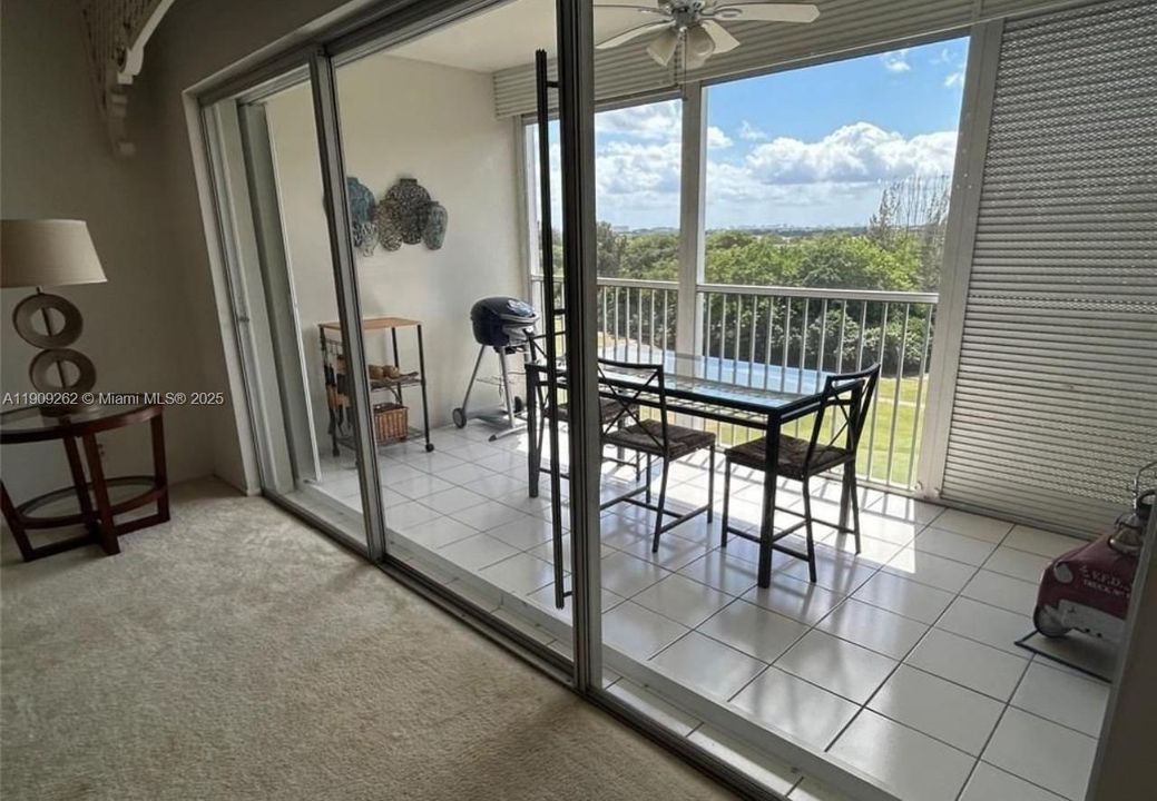 For Sale: $286,000 (3 beds, 2 baths, 1390 Square Feet)