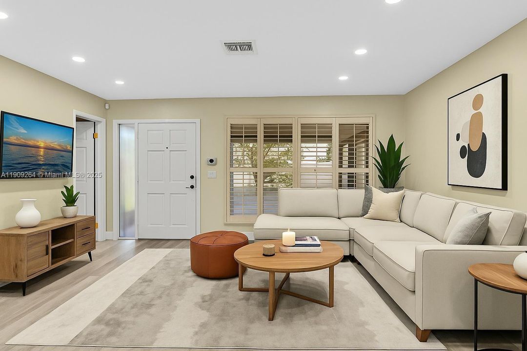 Под контрактом: $3,950 (4 спален, 2 ванн, 1717 Квадратных фут)