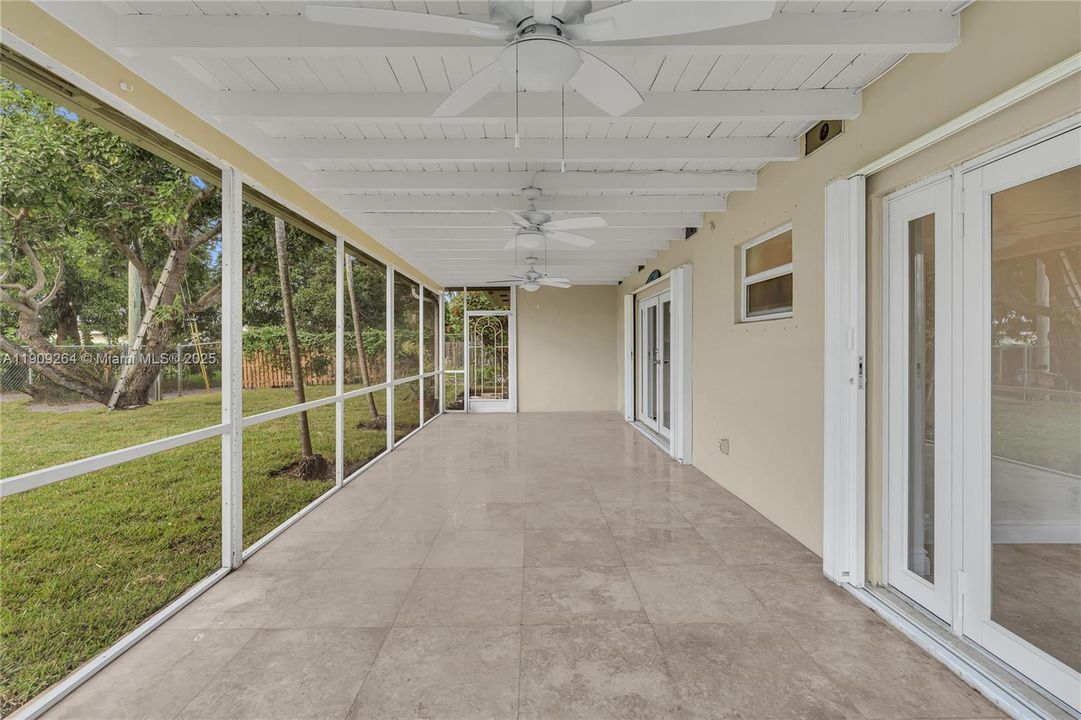 Под контрактом: $3,950 (4 спален, 2 ванн, 1717 Квадратных фут)