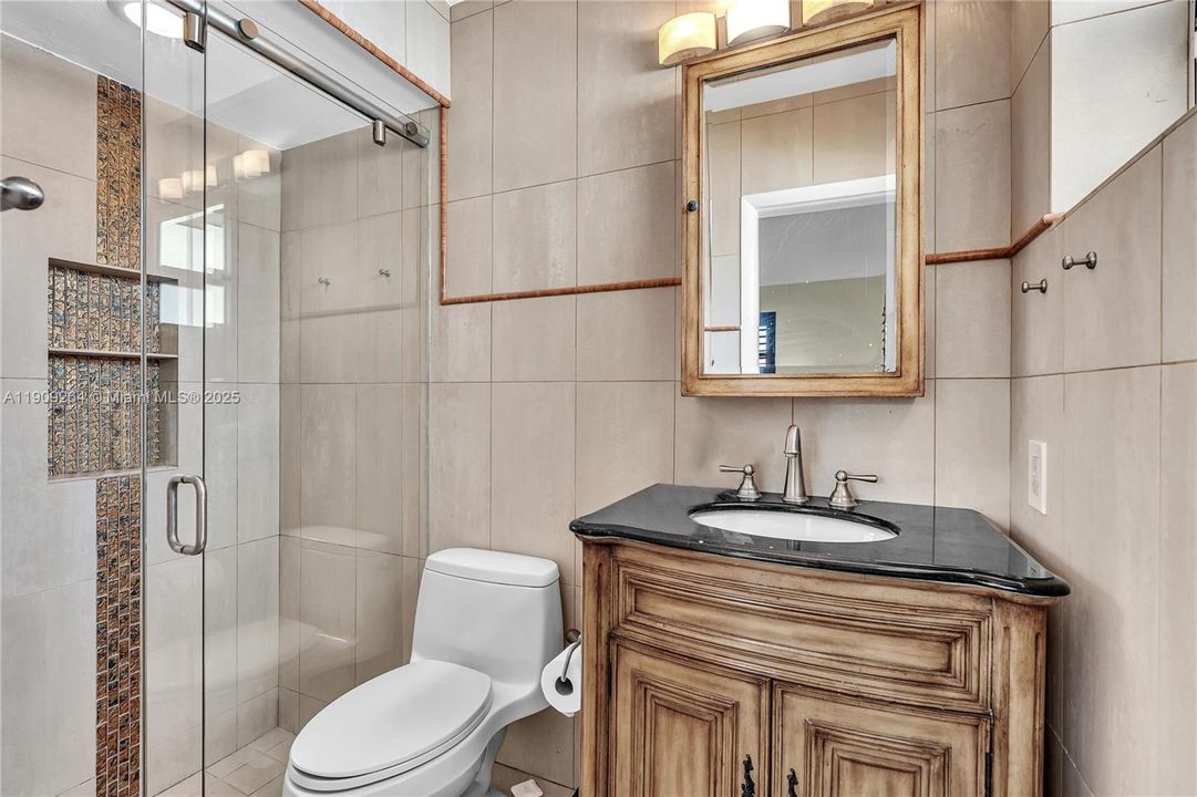 Под контрактом: $3,950 (4 спален, 2 ванн, 1717 Квадратных фут)