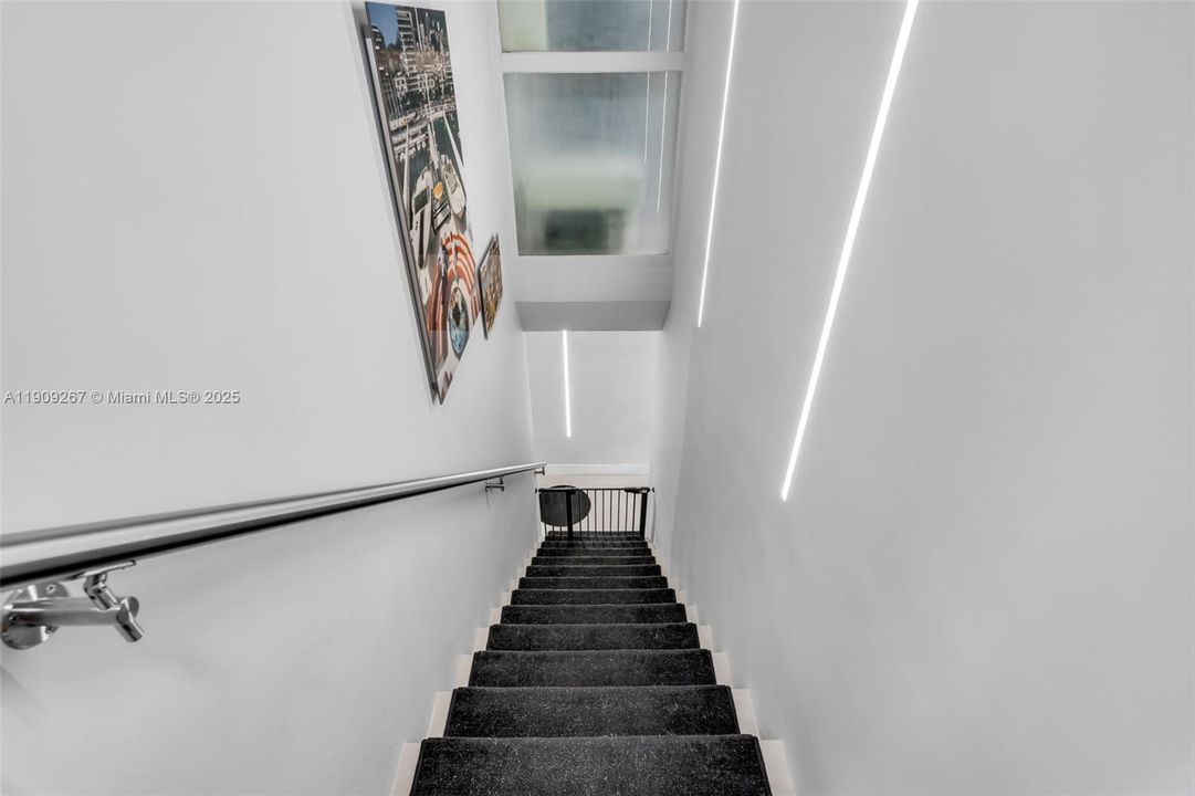 For Sale: $875,000 (2 beds, 2 baths, 1700 Square Feet)