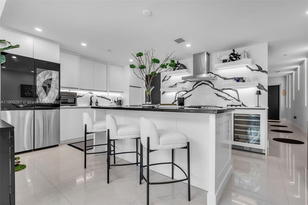 For Sale: $875,000 (2 beds, 2 baths, 1700 Square Feet)