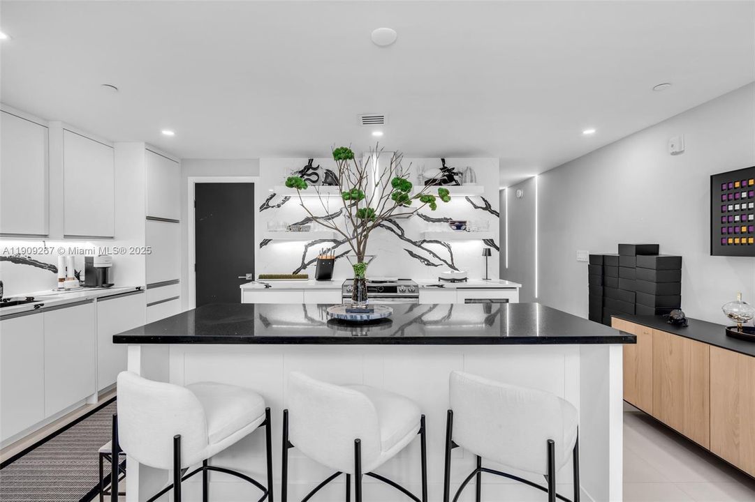 For Sale: $875,000 (2 beds, 2 baths, 1700 Square Feet)