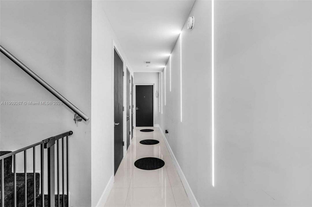 For Sale: $875,000 (2 beds, 2 baths, 1700 Square Feet)