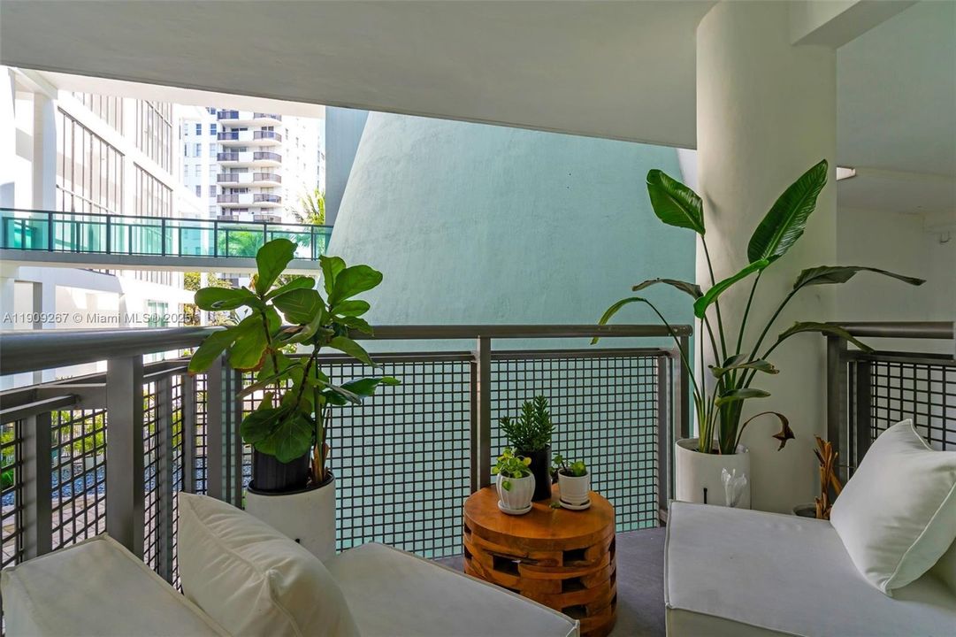 For Sale: $875,000 (2 beds, 2 baths, 1700 Square Feet)