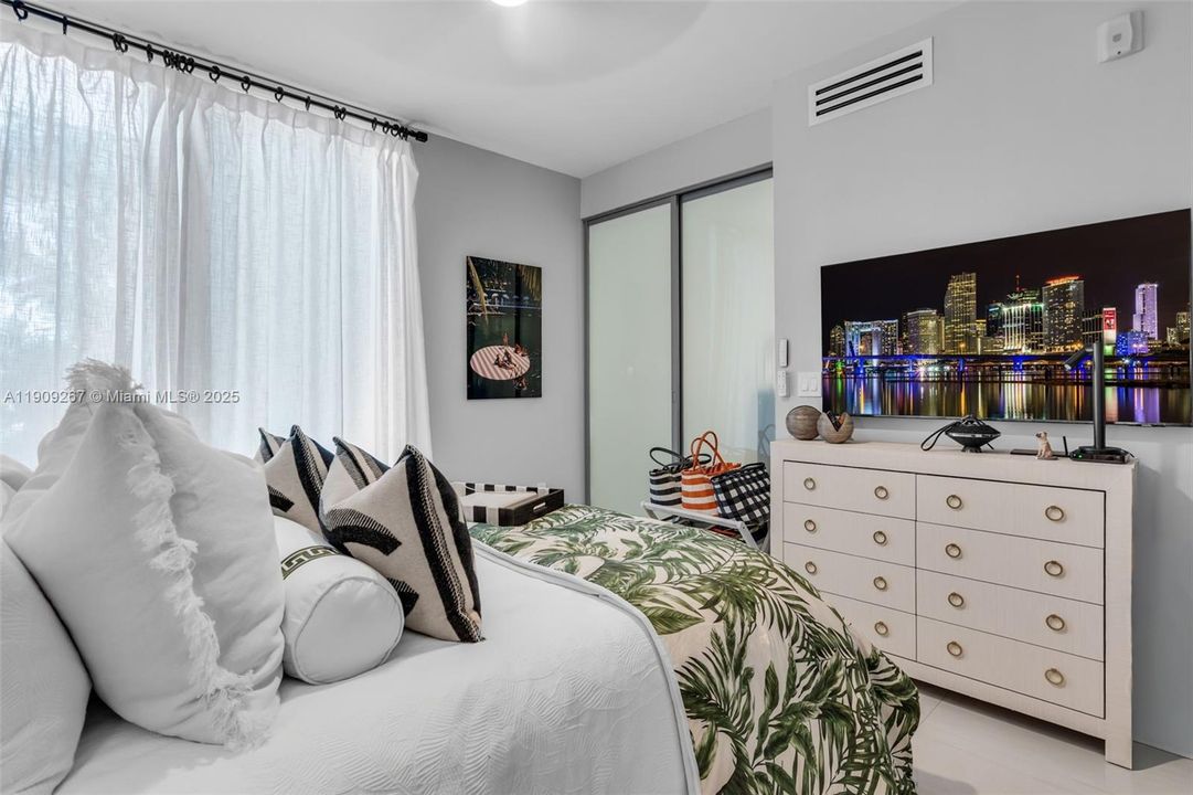 For Sale: $875,000 (2 beds, 2 baths, 1700 Square Feet)