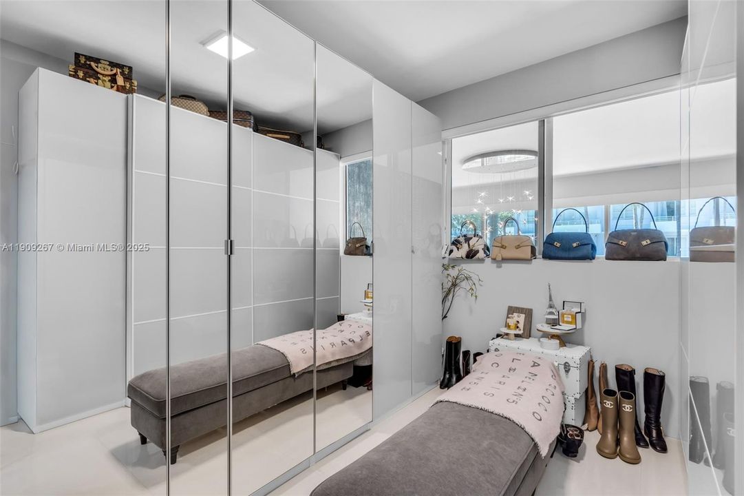 For Sale: $875,000 (2 beds, 2 baths, 1700 Square Feet)