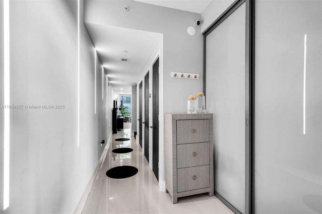 For Sale: $875,000 (2 beds, 2 baths, 1700 Square Feet)