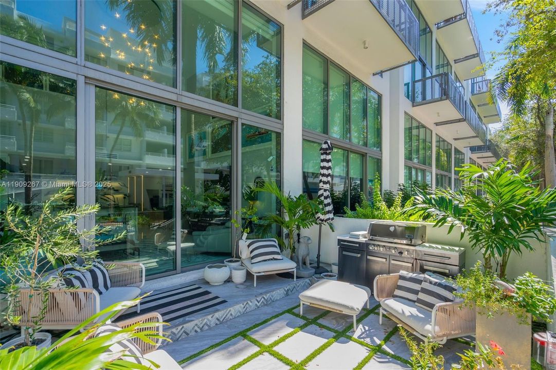 For Sale: $875,000 (2 beds, 2 baths, 1700 Square Feet)