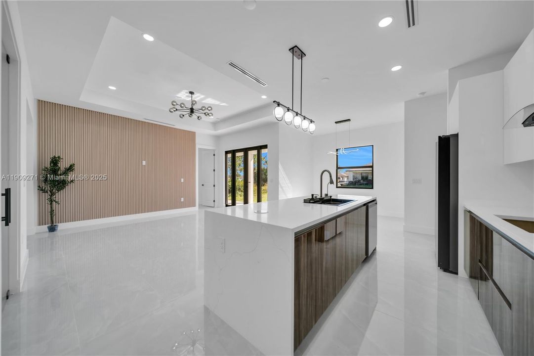 待售: $375,000 (3 贝兹, 2 浴室, 1640 平方英尺)