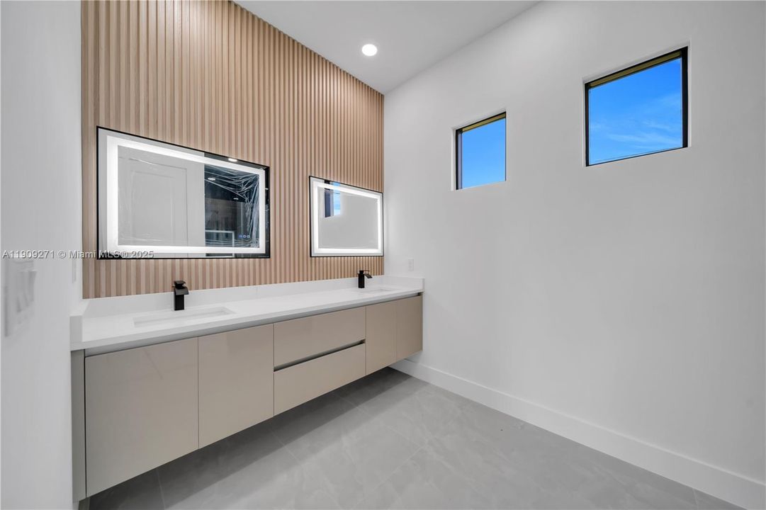 待售: $375,000 (3 贝兹, 2 浴室, 1640 平方英尺)