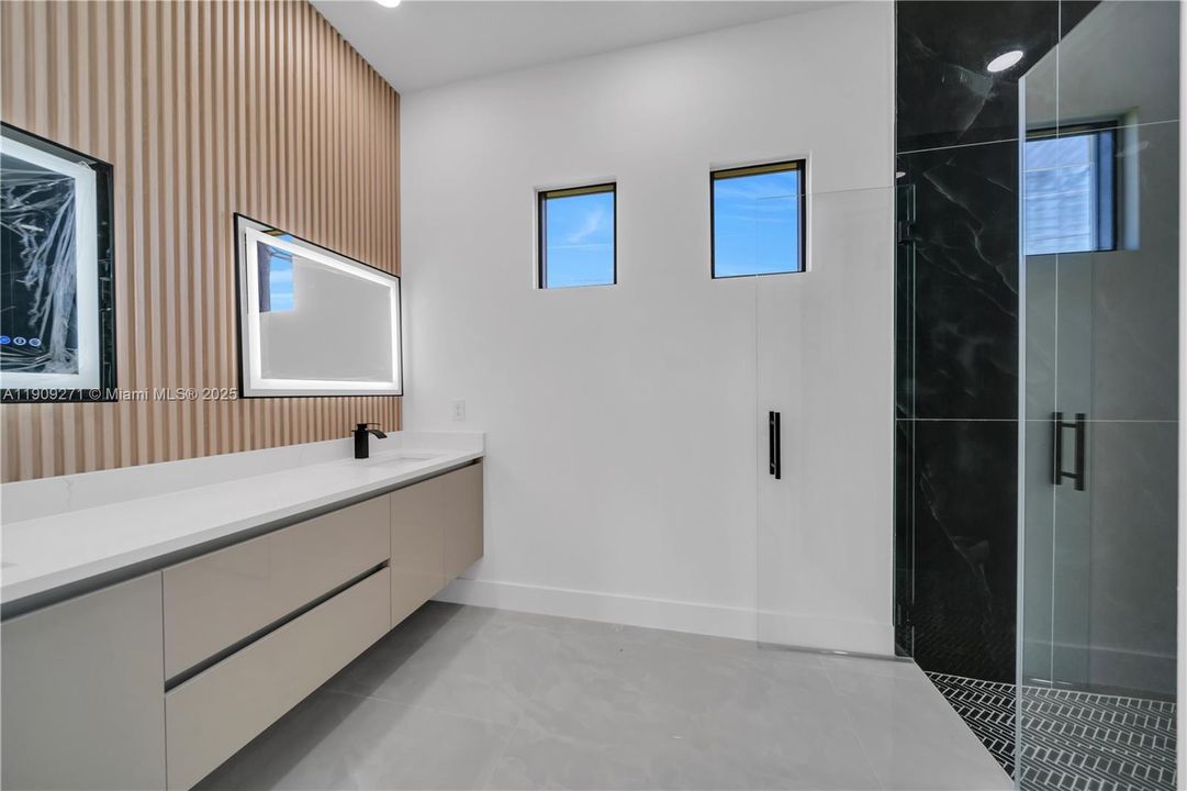 待售: $375,000 (3 贝兹, 2 浴室, 1640 平方英尺)