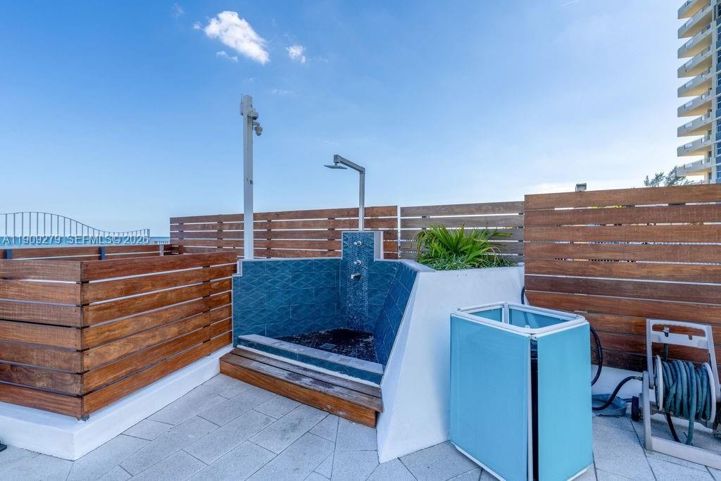 En Venta: $589,000 (1 camas, 2 baños, 1000 Pies cuadrados)