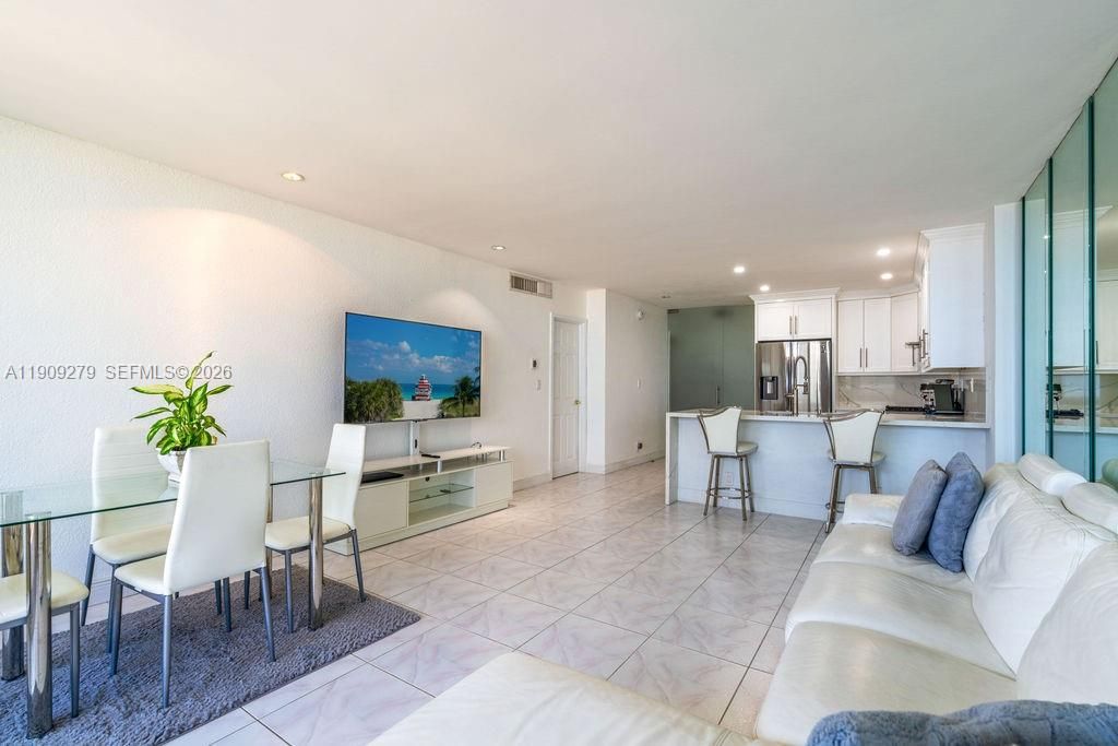 En Venta: $589,000 (1 camas, 2 baños, 1000 Pies cuadrados)