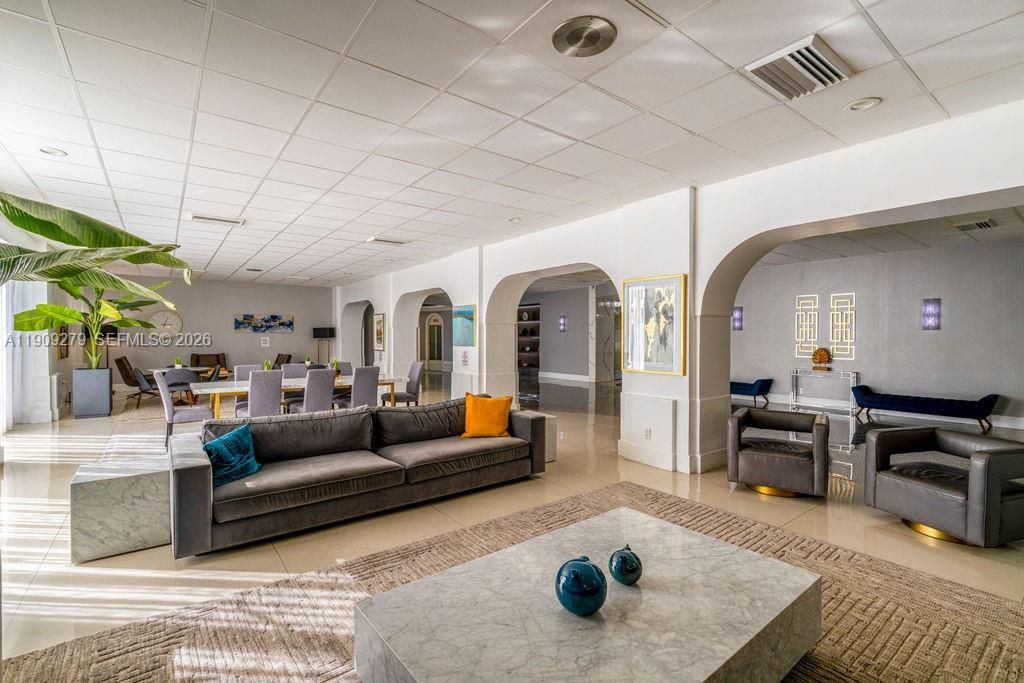 En Venta: $589,000 (1 camas, 2 baños, 1000 Pies cuadrados)