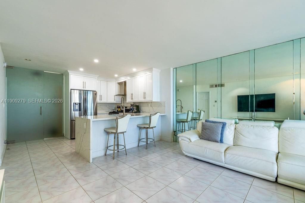 En Venta: $589,000 (1 camas, 2 baños, 1000 Pies cuadrados)