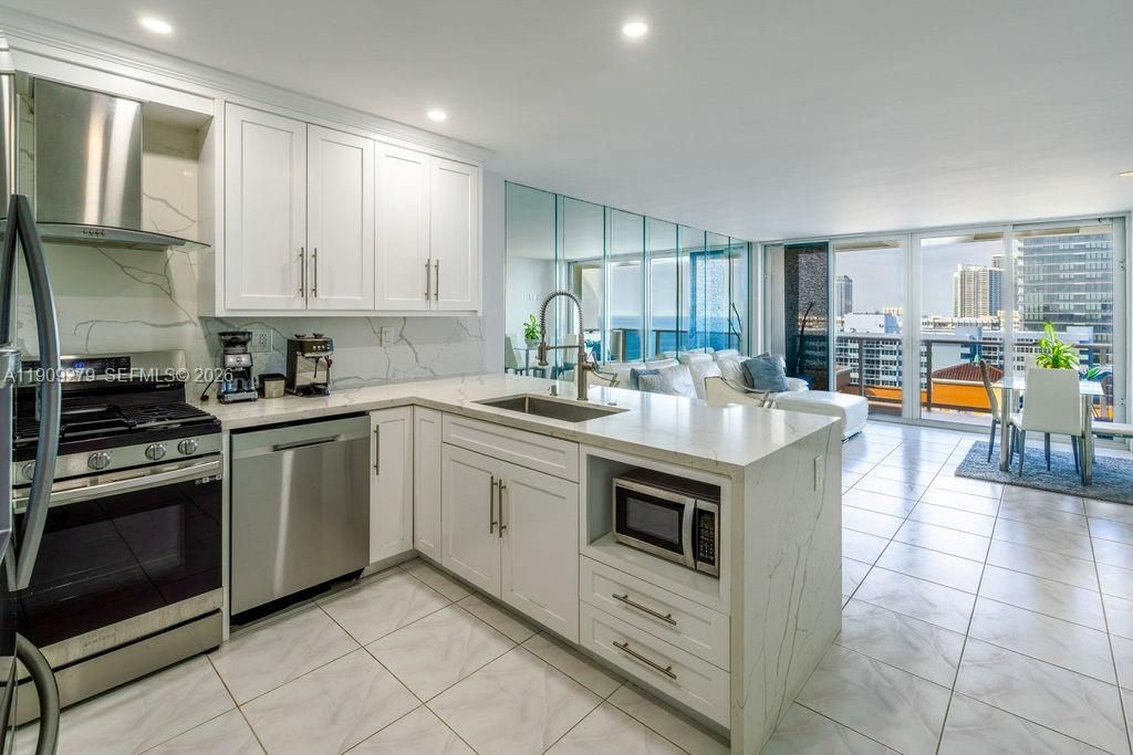 En Venta: $589,000 (1 camas, 2 baños, 1000 Pies cuadrados)