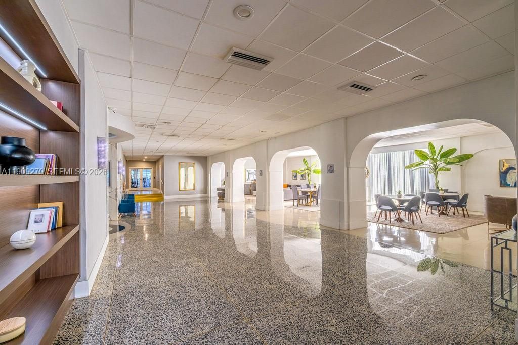 En Venta: $589,000 (1 camas, 2 baños, 1000 Pies cuadrados)