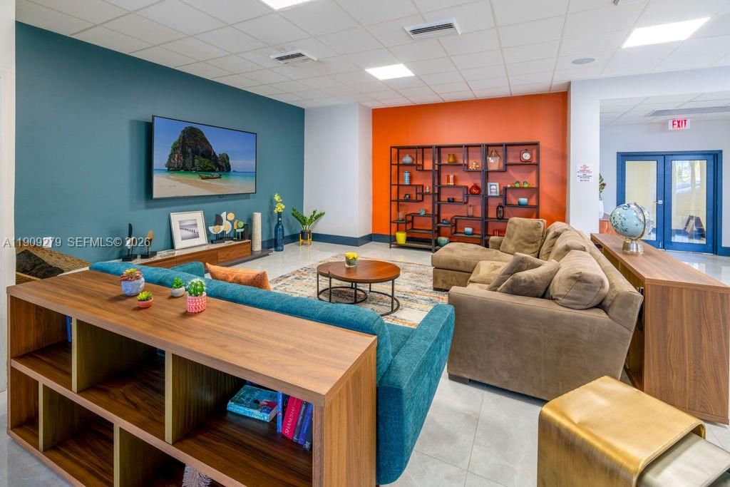 En Venta: $589,000 (1 camas, 2 baños, 1000 Pies cuadrados)