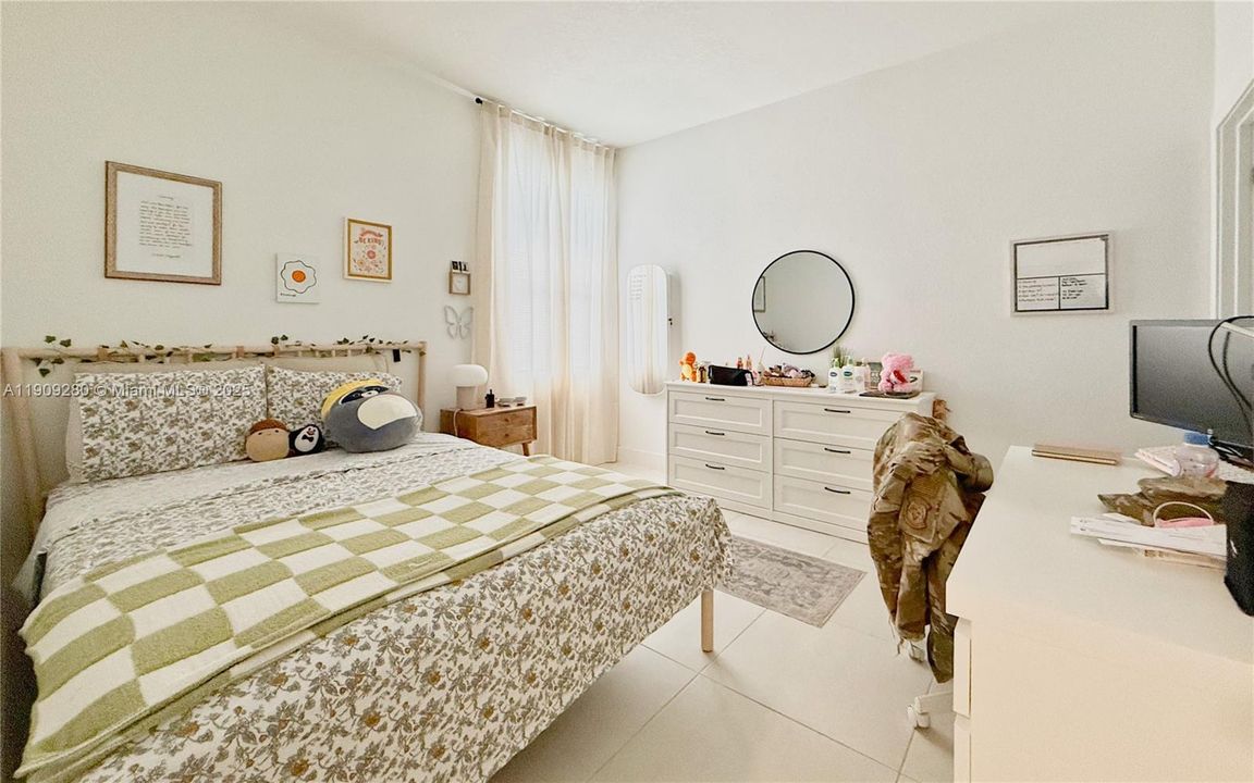 En Venta: $915,000 (4 camas, 3 baños, 3085 Pies cuadrados)