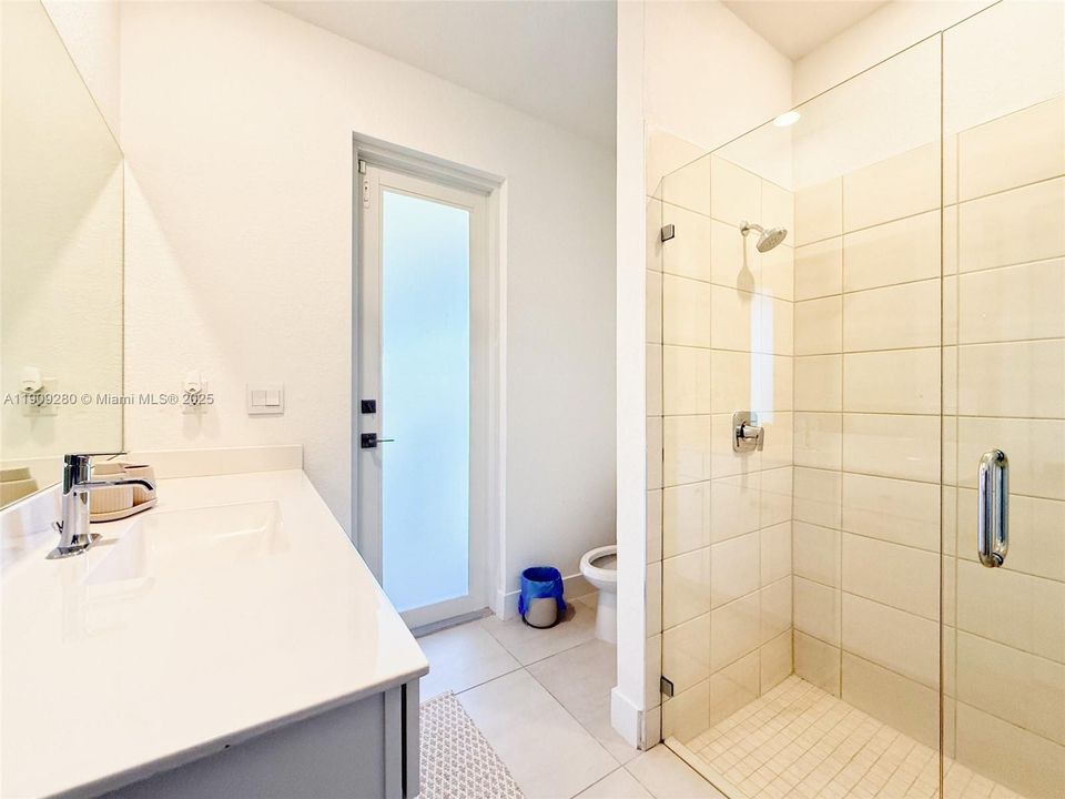 En Venta: $915,000 (4 camas, 3 baños, 3085 Pies cuadrados)