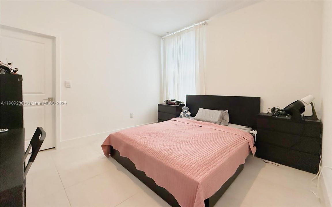 En Venta: $915,000 (4 camas, 3 baños, 3085 Pies cuadrados)