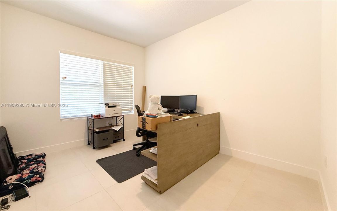 En Venta: $915,000 (4 camas, 3 baños, 3085 Pies cuadrados)