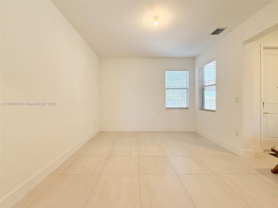 En Venta: $915,000 (4 camas, 3 baños, 3085 Pies cuadrados)