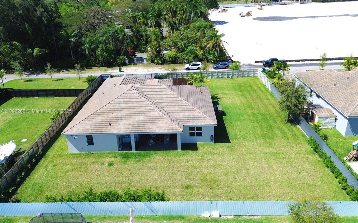 En Venta: $915,000 (4 camas, 3 baños, 3085 Pies cuadrados)