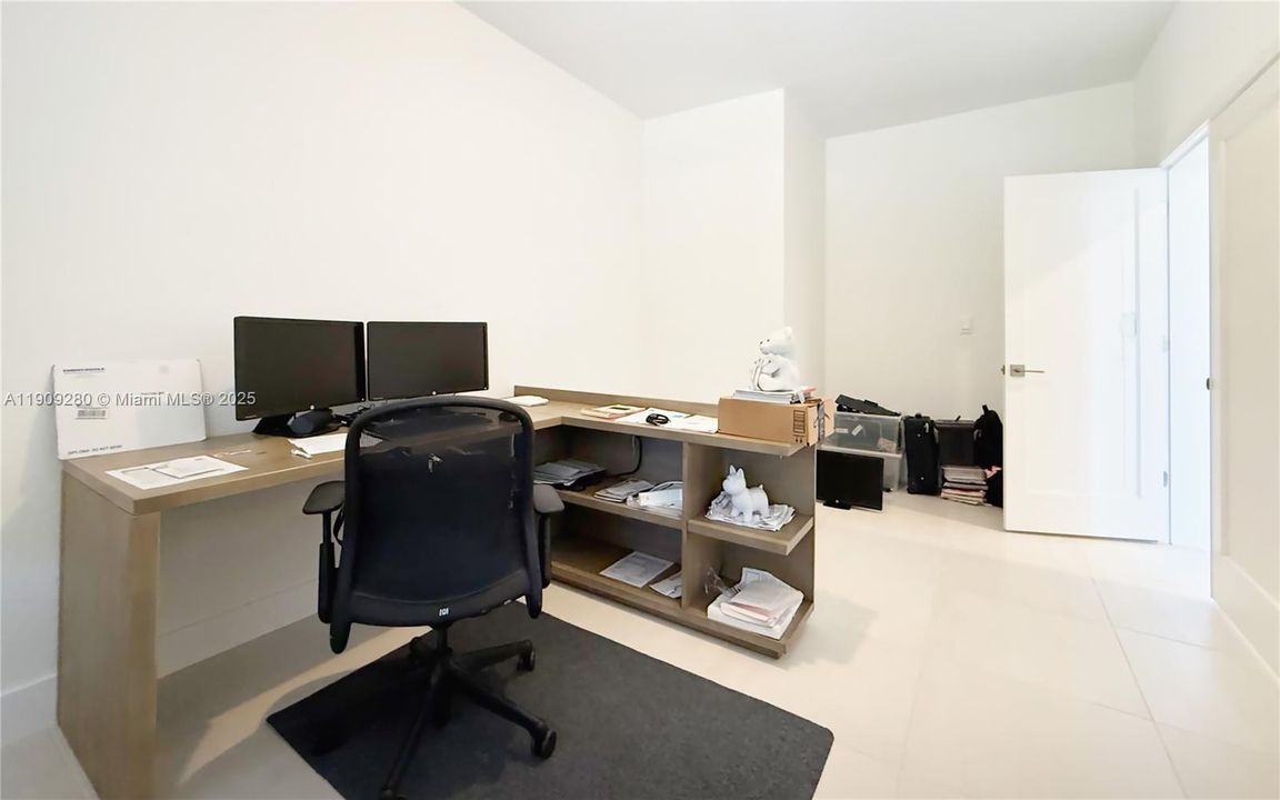 En Venta: $915,000 (4 camas, 3 baños, 3085 Pies cuadrados)