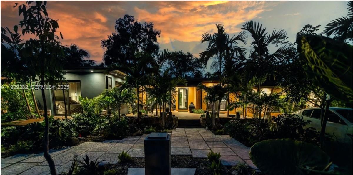 For Rent: $5,900 (3 beds, 2 baths, 1644 Square Feet)