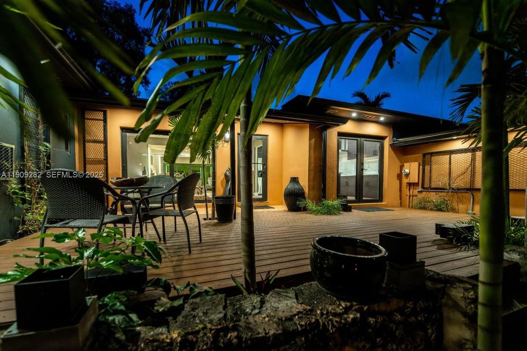 For Rent: $5,900 (3 beds, 2 baths, 1644 Square Feet)