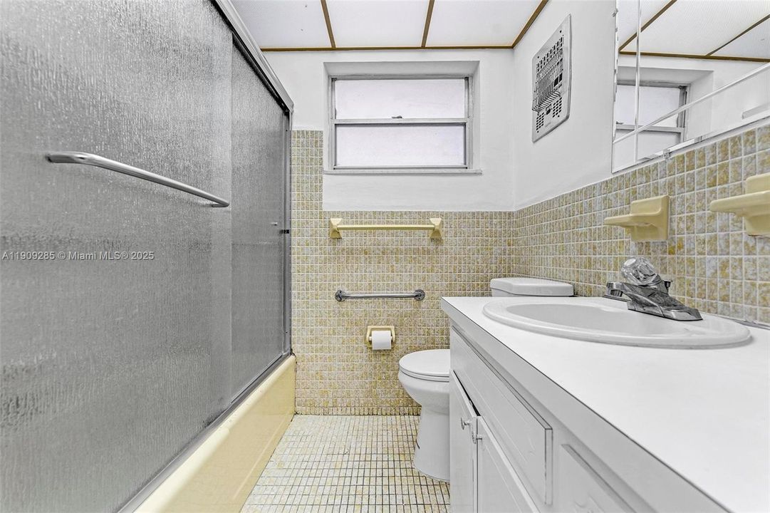 待售: $139,000 (1 贝兹, 1 浴室, 770 平方英尺)