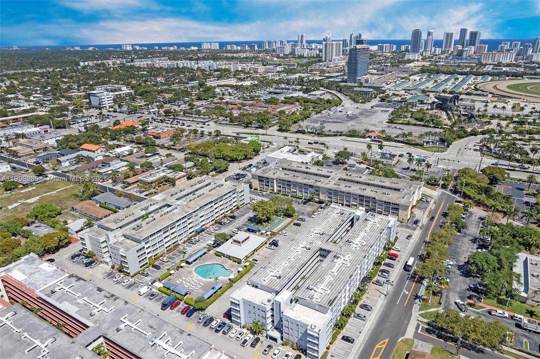 待售: $139,000 (1 贝兹, 1 浴室, 770 平方英尺)