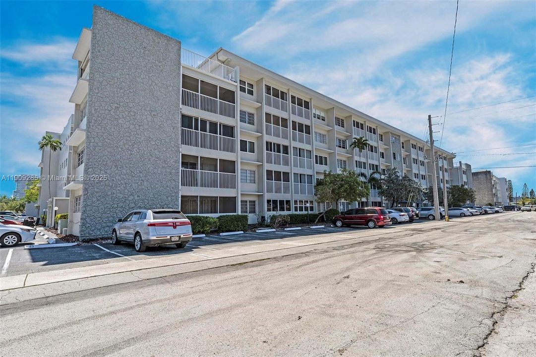 待售: $139,000 (1 贝兹, 1 浴室, 770 平方英尺)