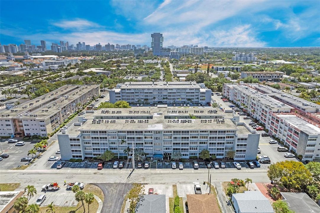 待售: $139,000 (1 贝兹, 1 浴室, 770 平方英尺)