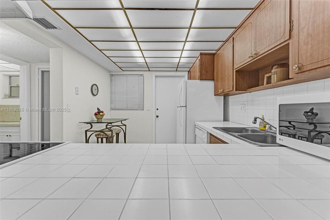 待售: $139,000 (1 贝兹, 1 浴室, 770 平方英尺)