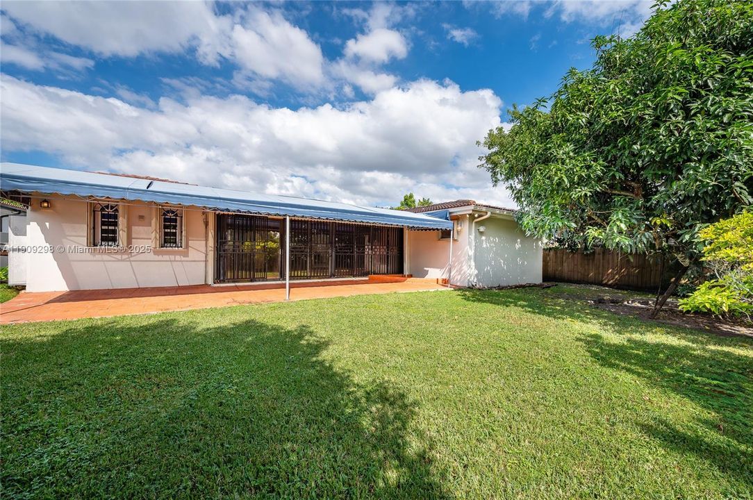 Active With Contract: $950,000 (4 beds, 2 baths, 3268 Square Feet)