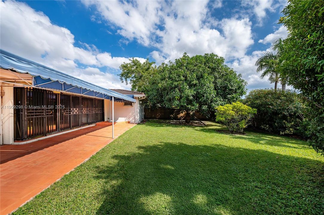 Active With Contract: $950,000 (4 beds, 2 baths, 3268 Square Feet)