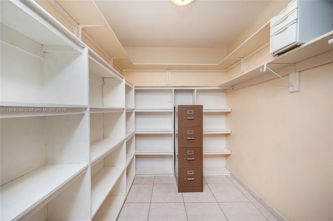 3rd Bedroom's closet