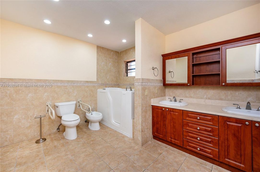 Active With Contract: $950,000 (4 beds, 2 baths, 3268 Square Feet)