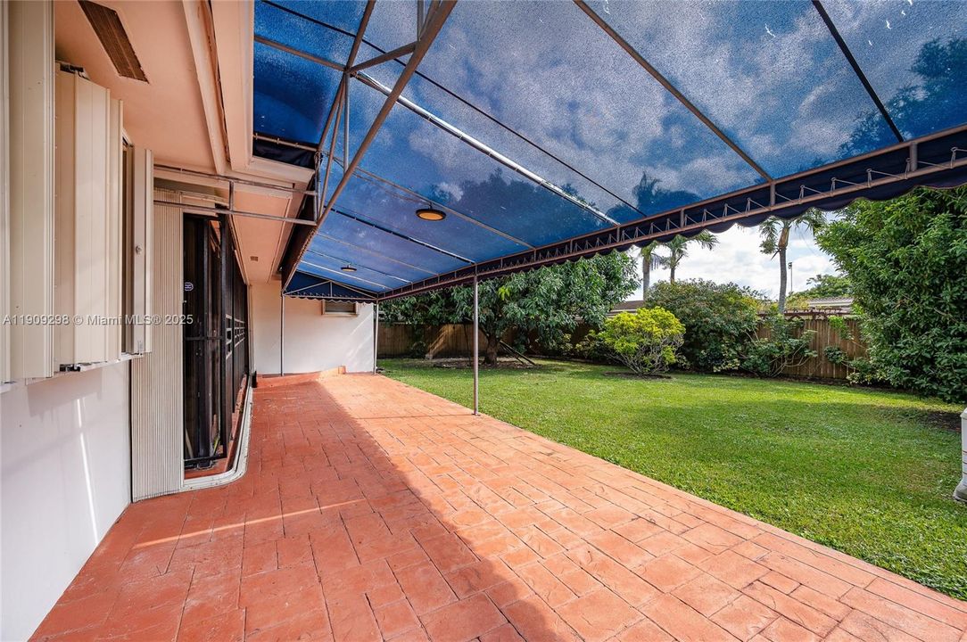 Active With Contract: $950,000 (4 beds, 2 baths, 3268 Square Feet)