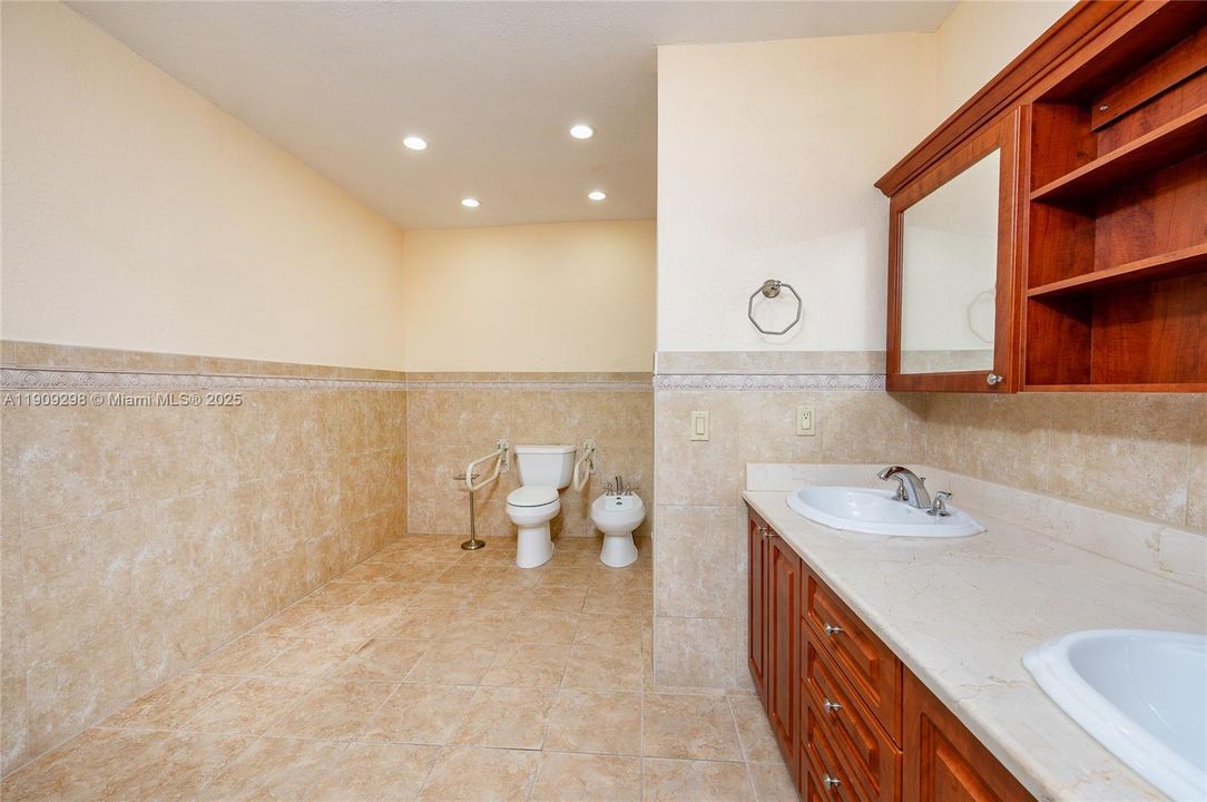 Active With Contract: $950,000 (4 beds, 2 baths, 3268 Square Feet)