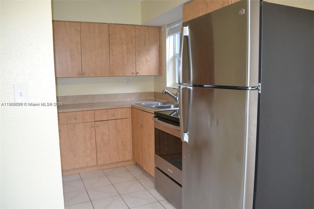 Active With Contract: $1,800 (2 beds, 2 baths, 1760 Square Feet)