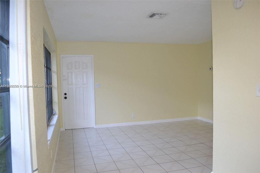 Active With Contract: $1,800 (2 beds, 2 baths, 1760 Square Feet)