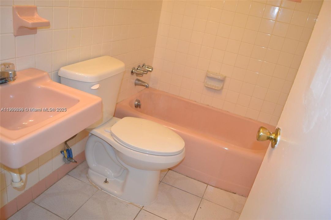 Active With Contract: $1,800 (2 beds, 2 baths, 1760 Square Feet)