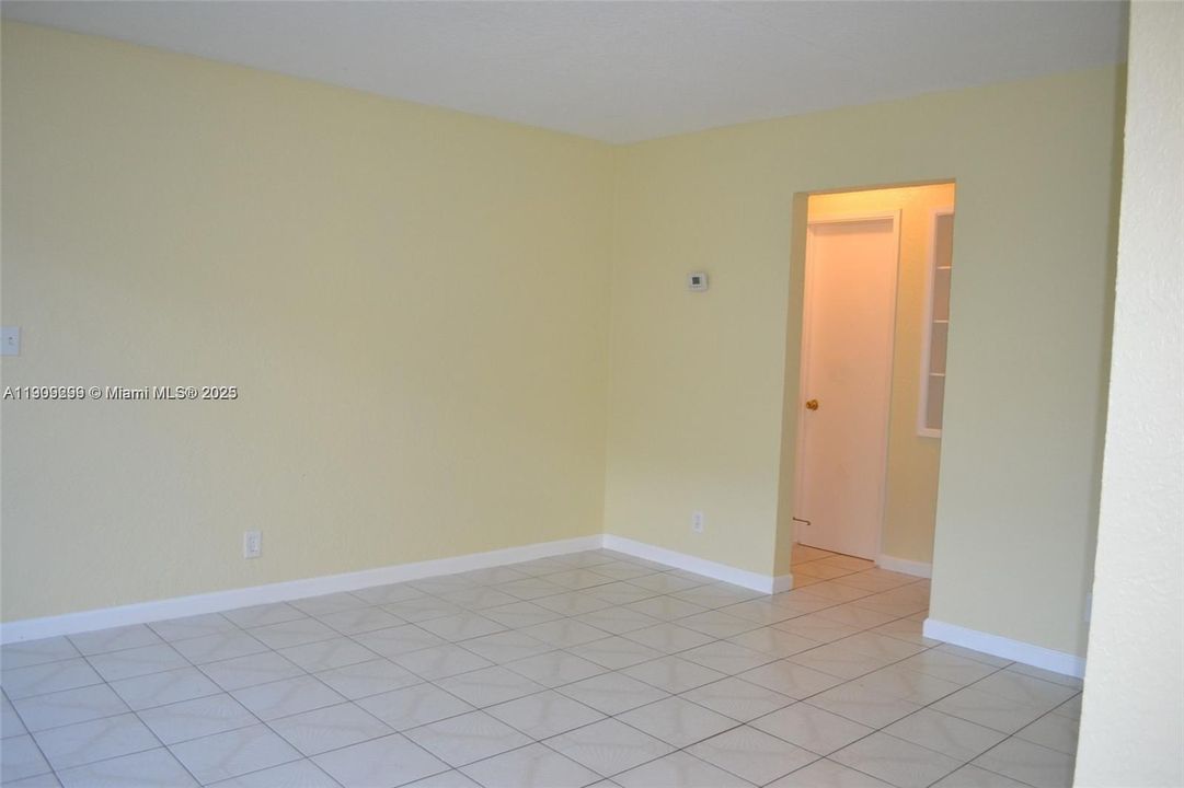 Active With Contract: $1,800 (2 beds, 2 baths, 1760 Square Feet)
