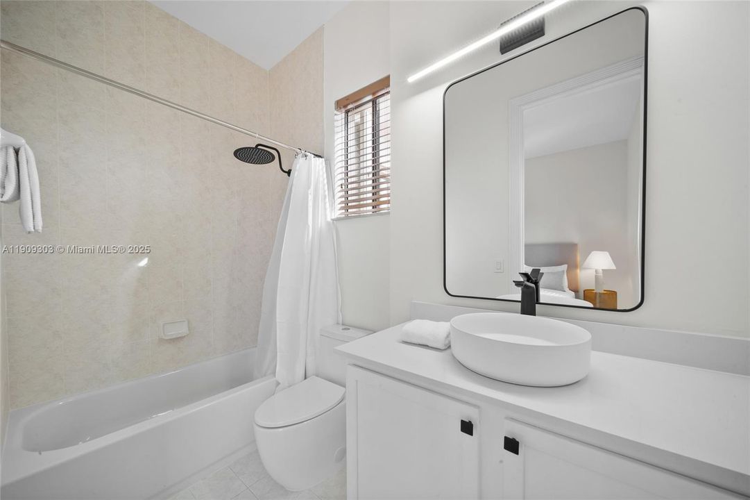 Active With Contract: $1,350,000 (5 beds, 4 baths, 4717 Square Feet)