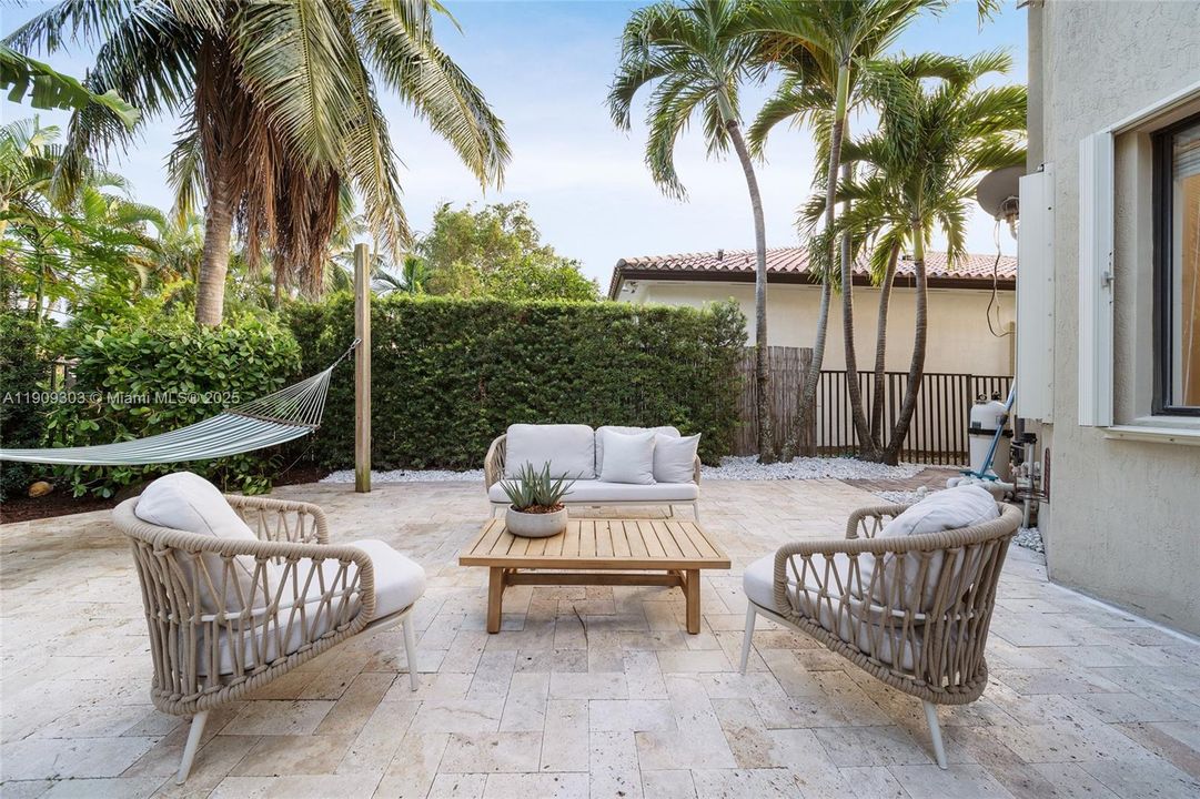 Active With Contract: $1,350,000 (5 beds, 4 baths, 4717 Square Feet)