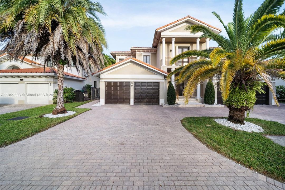 Active With Contract: $1,350,000 (5 beds, 4 baths, 4717 Square Feet)